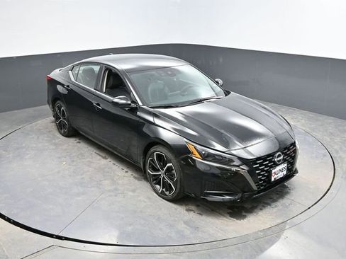 Used 2025 Nissan Altima 2.5 SR FWD image 32