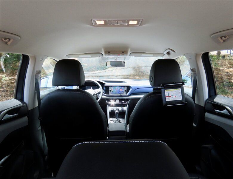 Used 2022 Volkswagen Taos SE FWD image 10