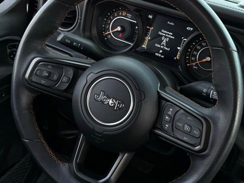 Used 2024 Jeep Gladiator Mojave w/ Convenience Group image 11