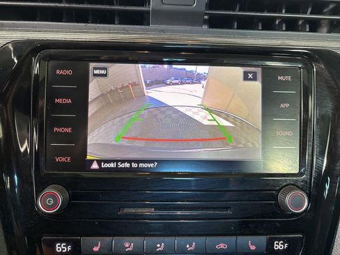 Used 2020 Volkswagen Passat 2.0T R-Line image 16