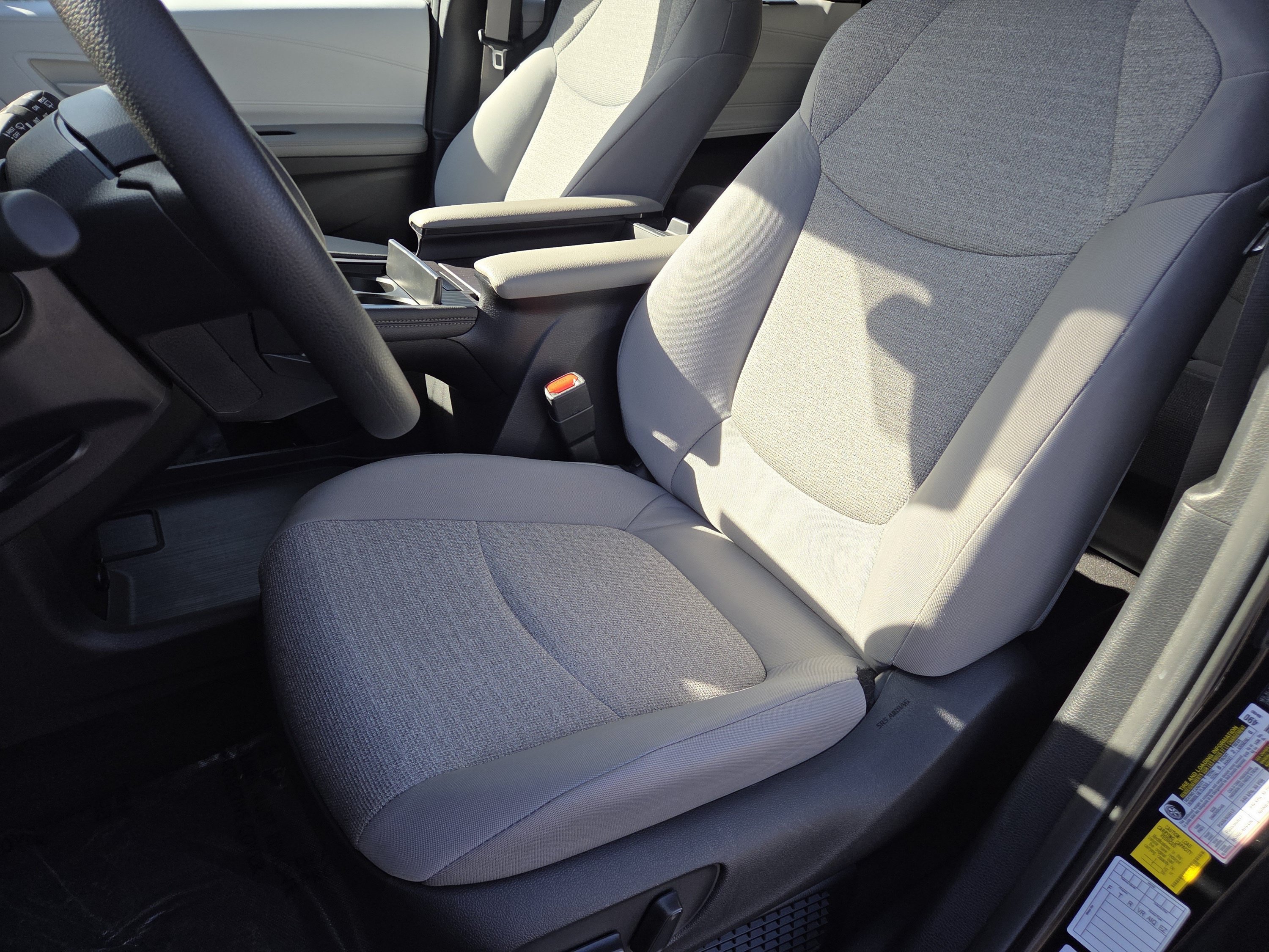 Used 2025 Toyota Sienna LE FWD image 6