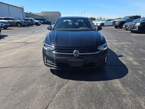 Used 2024 Volkswagen Jetta Sport FWD image 2
