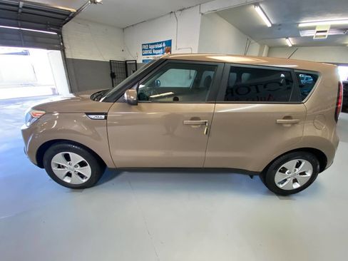 Used 2015 Kia Soul Base 4dr Crossover 6A image 23
