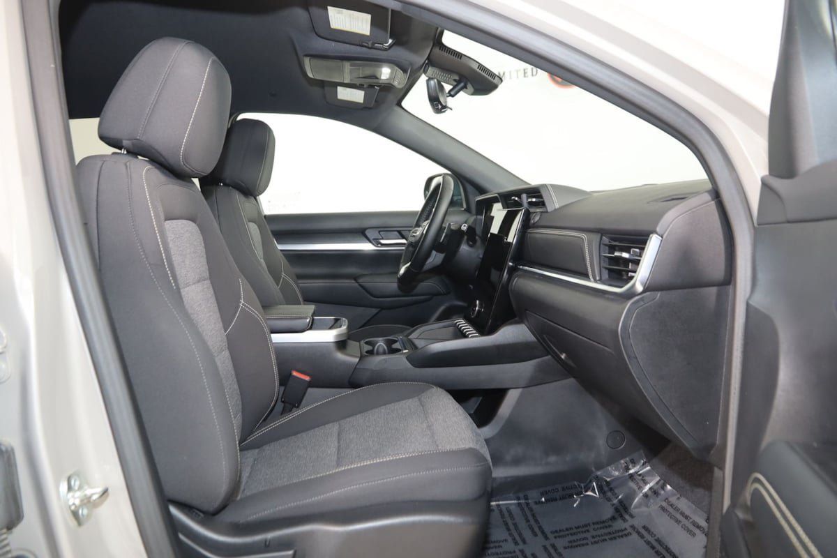 Used 2025 GMC Terrain Elevation w/ Technology Package II AWD/4WD image 13