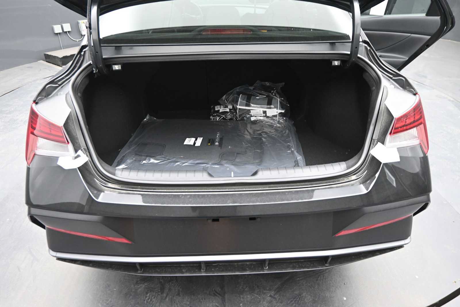 New 2026 Hyundai Elantra SEL Sport Premium FWD image 13