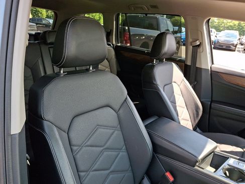 Used 2024 Volkswagen Atlas SE AWD/4WD image 13