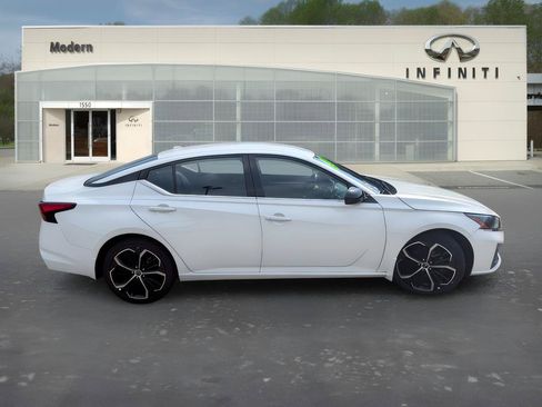 Used 2025 Nissan Altima 2.5 SR FWD image 3