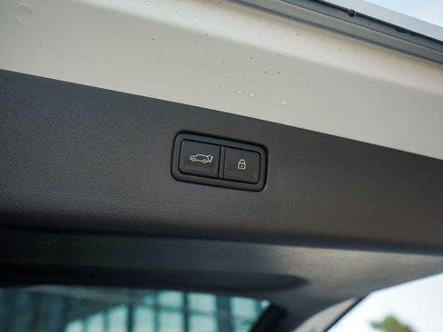 New 2026 Hyundai Ioniq 9 SEL image 9