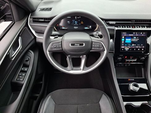 Used 2023 Jeep Grand Cherokee L Laredo image 13