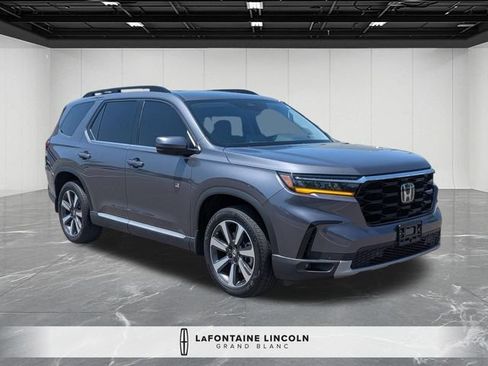 Used 2025 Honda Pilot Touring image 7