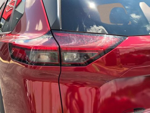 Used 2022 Nissan Rogue SV FWD image 10