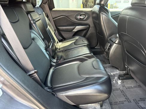 Used 2019 Jeep Cherokee High Altitude AWD/4WD image 14