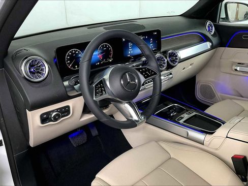 New 2025 Mercedes-Benz GLB 250 4MATIC image 10