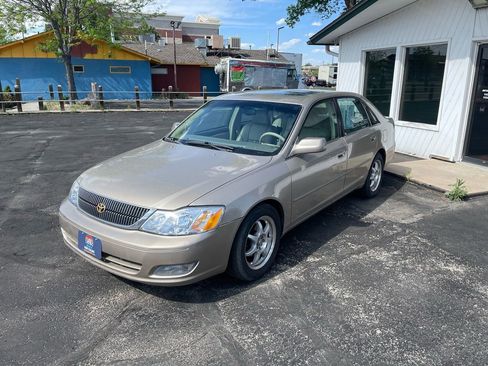 Used 2000 Toyota Avalon XLS FWD image 7