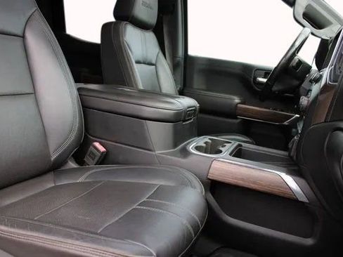 Used 2019 Chevrolet Silverado 1500 High Country w/ Technology Package image 18