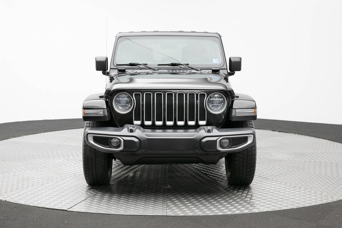 Used 2019 Jeep Wrangler Unlimited Sahara w/ Dual Top Group AWD/4WD image 3