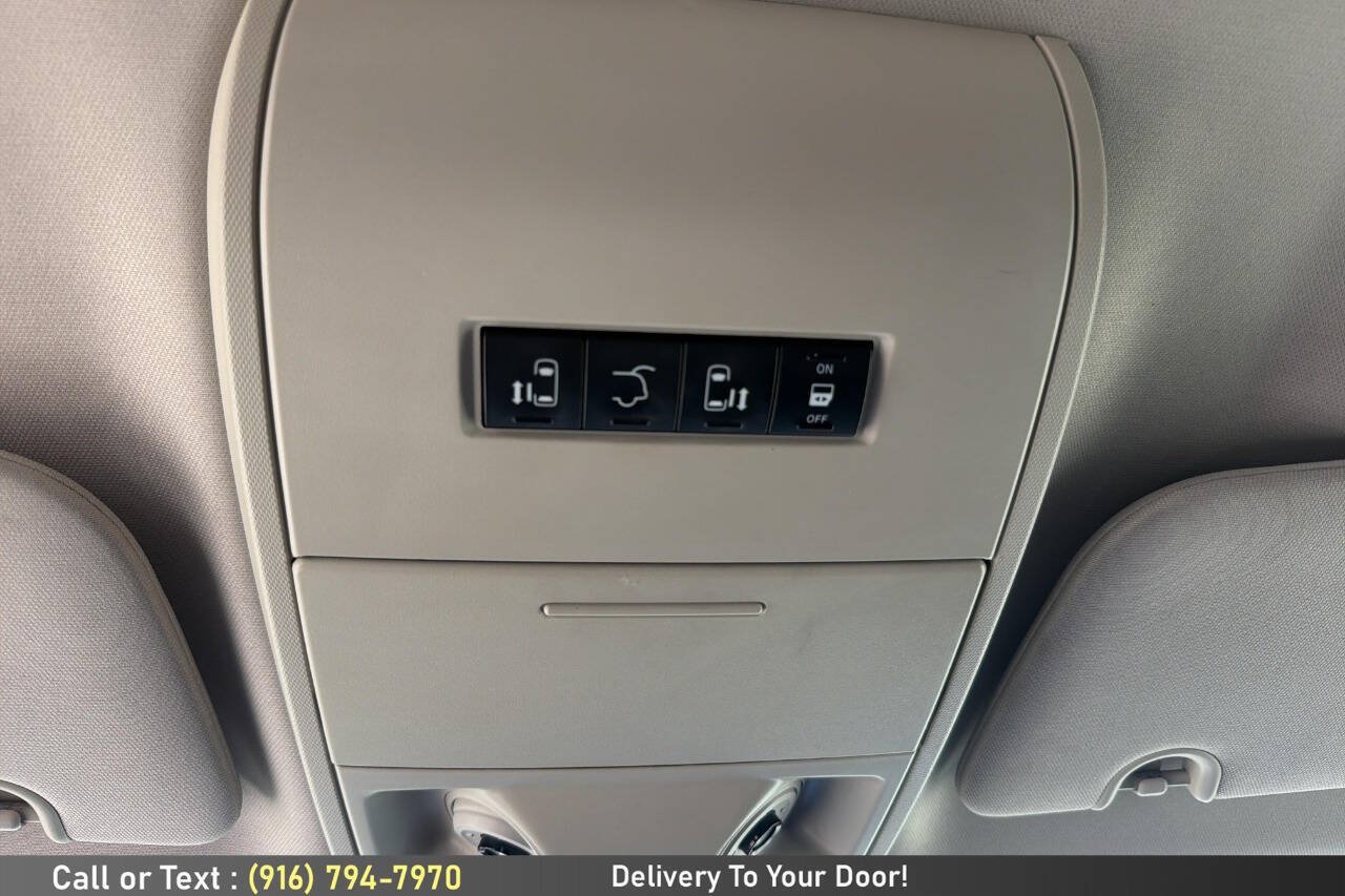 Used 2016 Chrysler Town & Country Touring w/ Driver Convenience Group FWD image 23