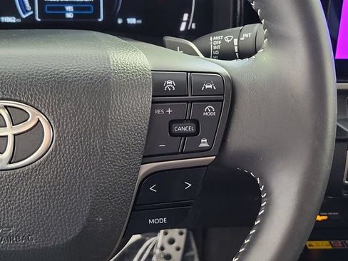 Used 2025 Toyota Camry Hybrid FWD image 25