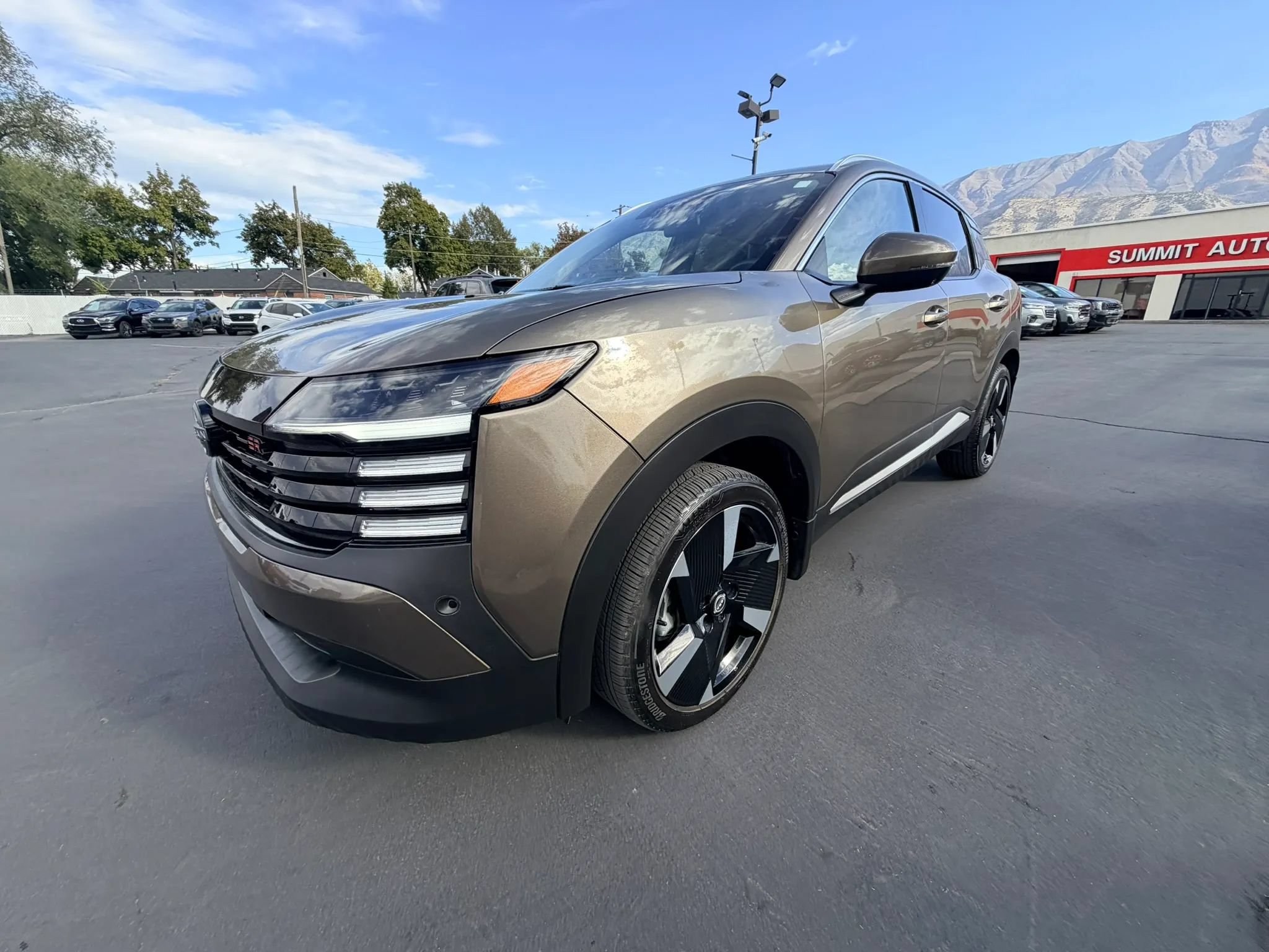 Used 2025 Nissan Kicks SR AWD/4WD image 7