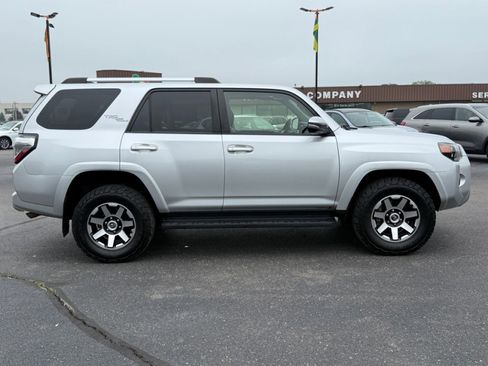 Used 2018 Toyota 4Runner SR5 image 9