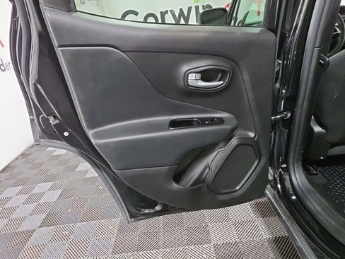 Used 2023 Jeep Renegade Latitude image 20