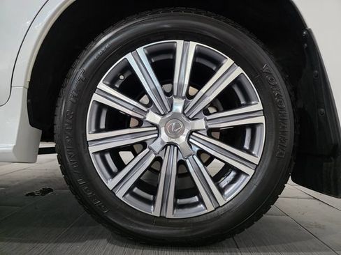 Used 2016 Lexus LX 570 4WD w/ Luxury Package image 23