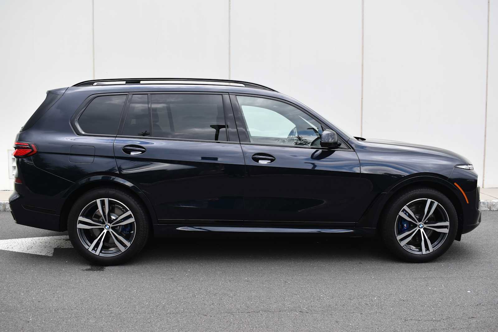 Used 2026 BMW X7 xDrive40i w/ M Sport Package AWD/4WD image 4
