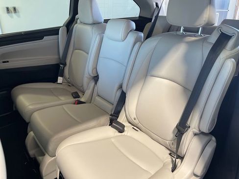 Certified 2026 Honda Odyssey EX-L image 15