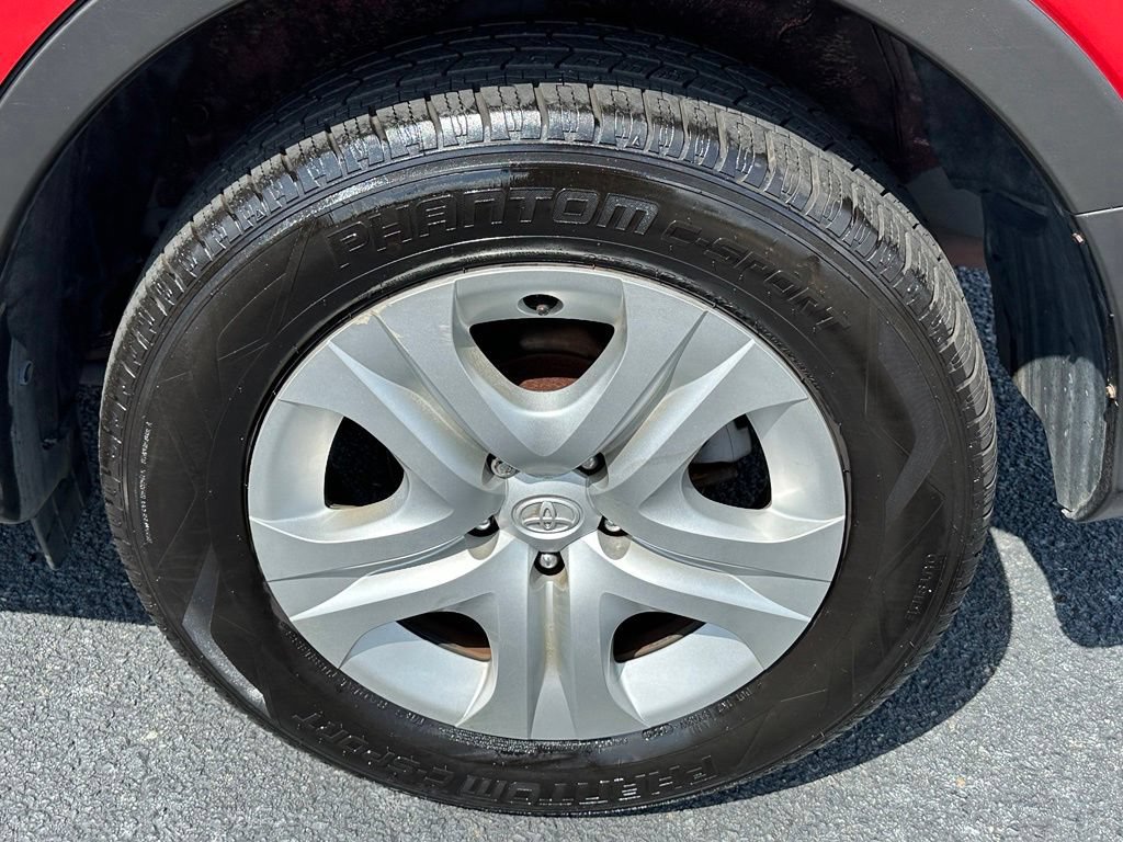 Used 2014 Toyota RAV4 LE FWD image 34