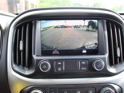 Used 2022 Chevrolet Colorado LT AWD/4WD image 16