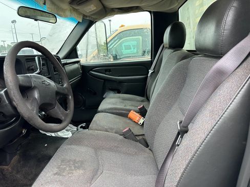Used 2005 Chevrolet Silverado 3500 2WD Regular Cab image 5