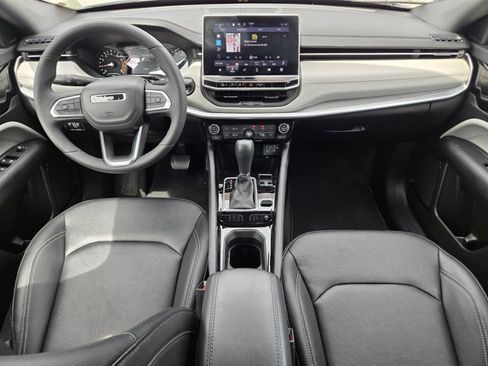 Certified 2025 Jeep Compass Limited AWD/4WD image 39