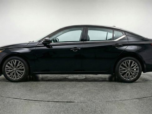 Used 2025 Nissan Altima 2.5 SV FWD image 5
