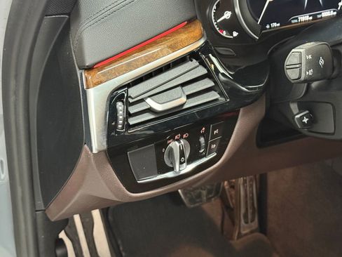 Used 2019 BMW M550i xDrive xDrive w/ Dynamic Handling Package image 16