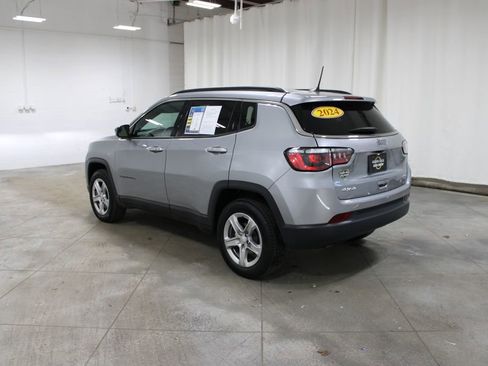 Used 2024 Jeep Compass Latitude AWD/4WD image 7