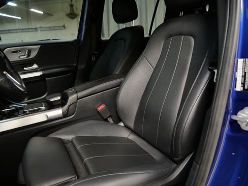 Certified 2021 Mercedes-Benz GLB 250 4MATIC w/ Premium Package image 3