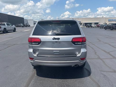 Used 2018 Jeep Grand Cherokee Altitude AWD/4WD image 12