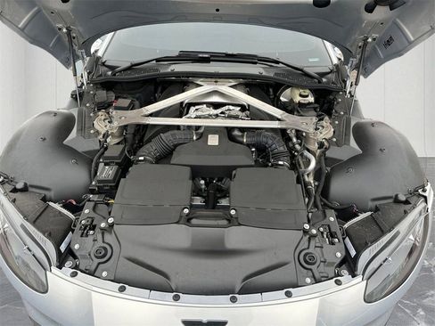 Used 2022 Aston Martin V8 Vantage Roadster image 27