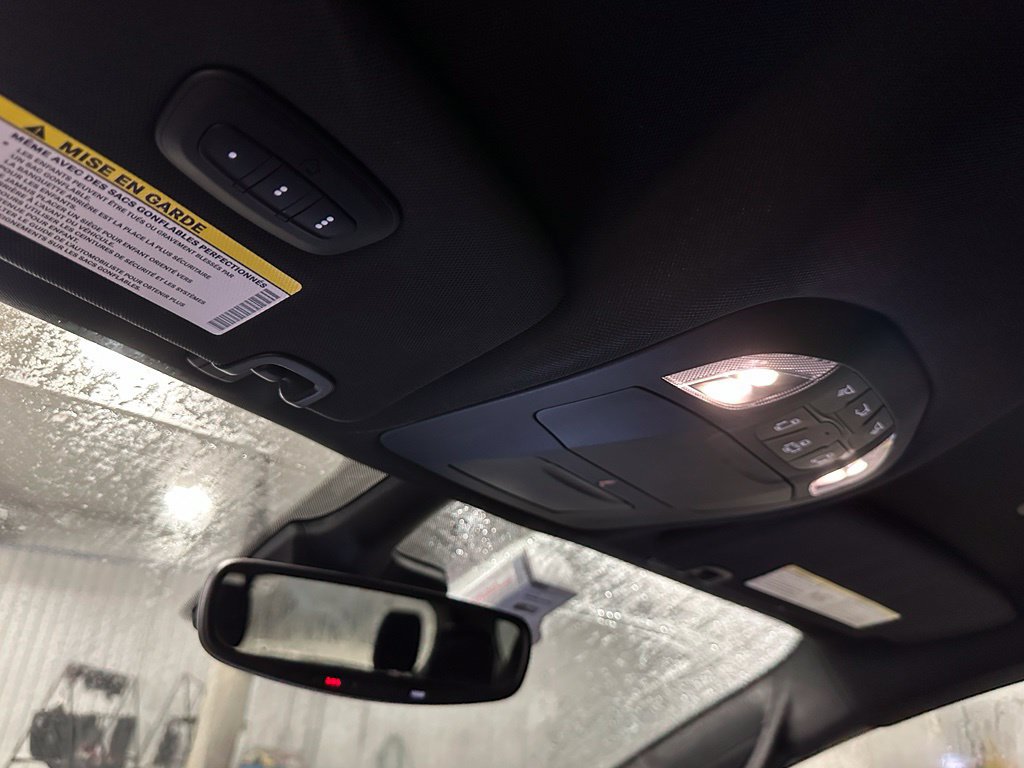 Used 2025 Chrysler Pacifica Select FWD image 19