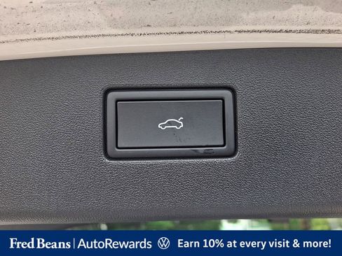 Certified 2025 Volkswagen Tiguan SE R-Line AWD/4WD image 30