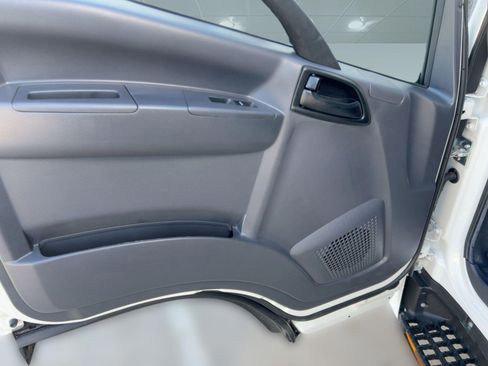 Used 2025 Chevrolet Low Cab Forward image 20