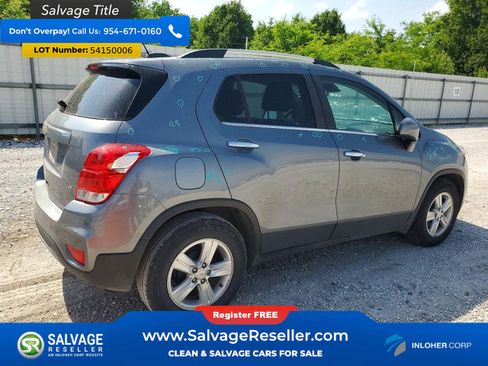 Used 2019 Chevrolet Trax LT w/ LT Convenience Package FWD image 4