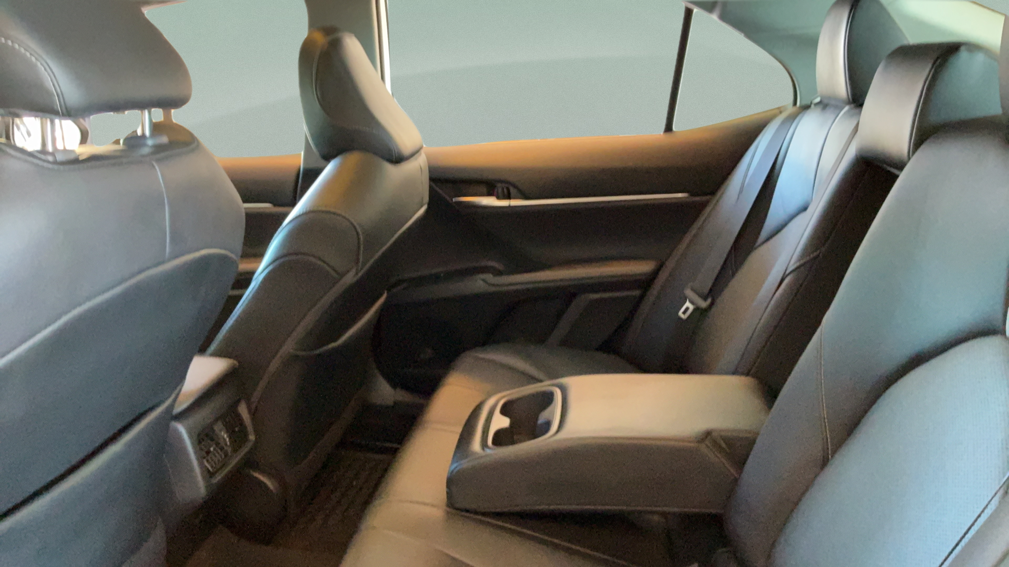 Used 2020 Toyota Camry XSE FWD image 31