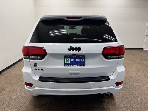 Used 2018 Jeep Grand Cherokee Altitude AWD/4WD image 4