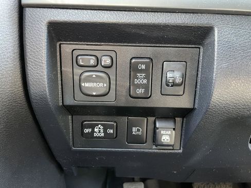 Used 2020 Toyota Tundra Platinum image 31