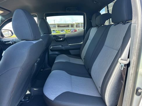 Used 2020 Toyota Tacoma TRD Off-Road image 14