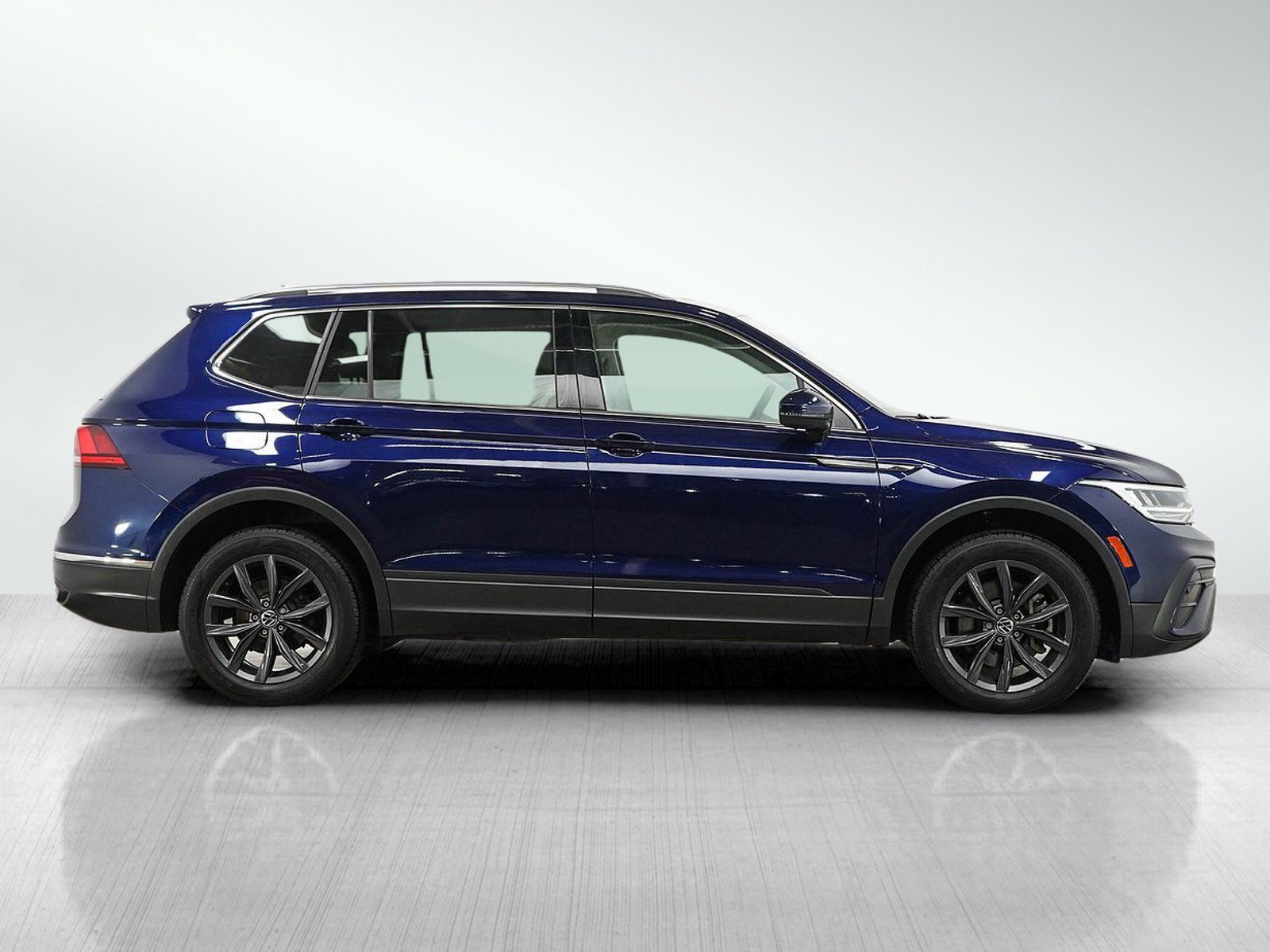 Used 2022 Volkswagen Tiguan SE AWD/4WD image 6