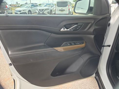 Used 2021 GMC Acadia SLE w/ LPO, Floor Liner Package FWD image 12
