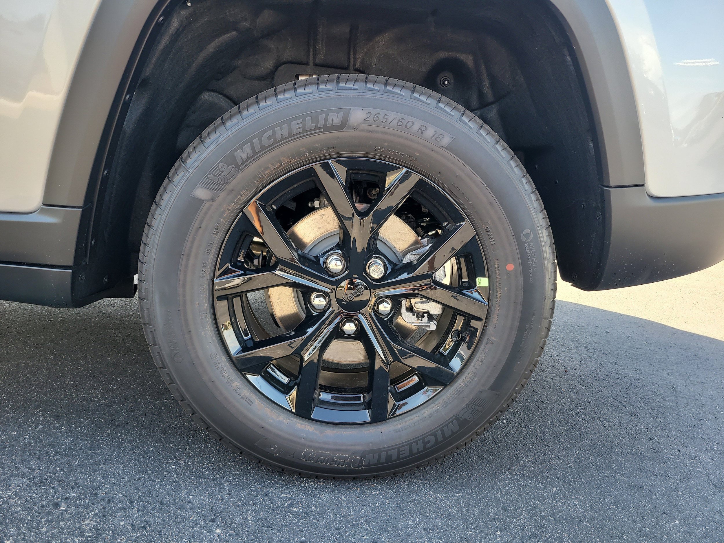 New 2026 Jeep Grand Cherokee Altitude RWD image 9