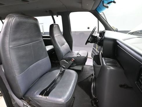 Used 1995 Ford E-150 and Econoline 150 Club Wagon RWD image 35